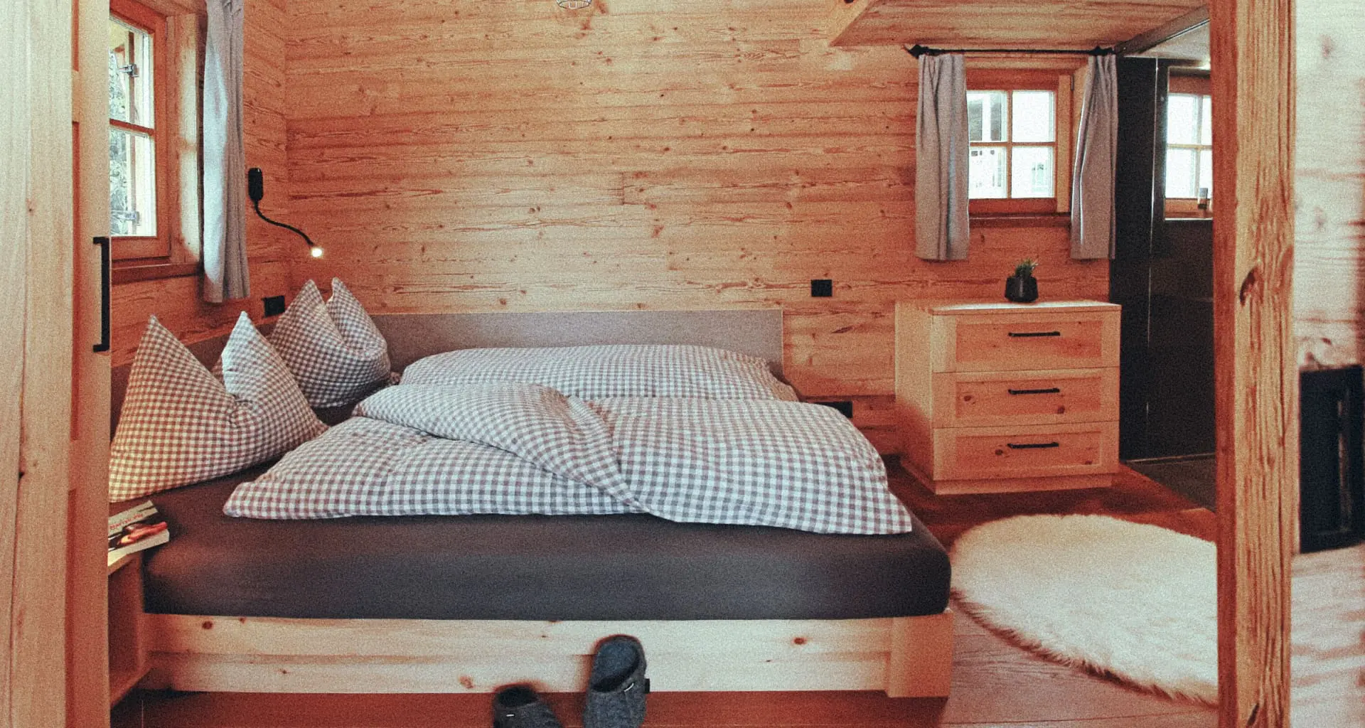 Das Alm-Chalet Chiemsee Schlafzimmer im Erdgeschoss