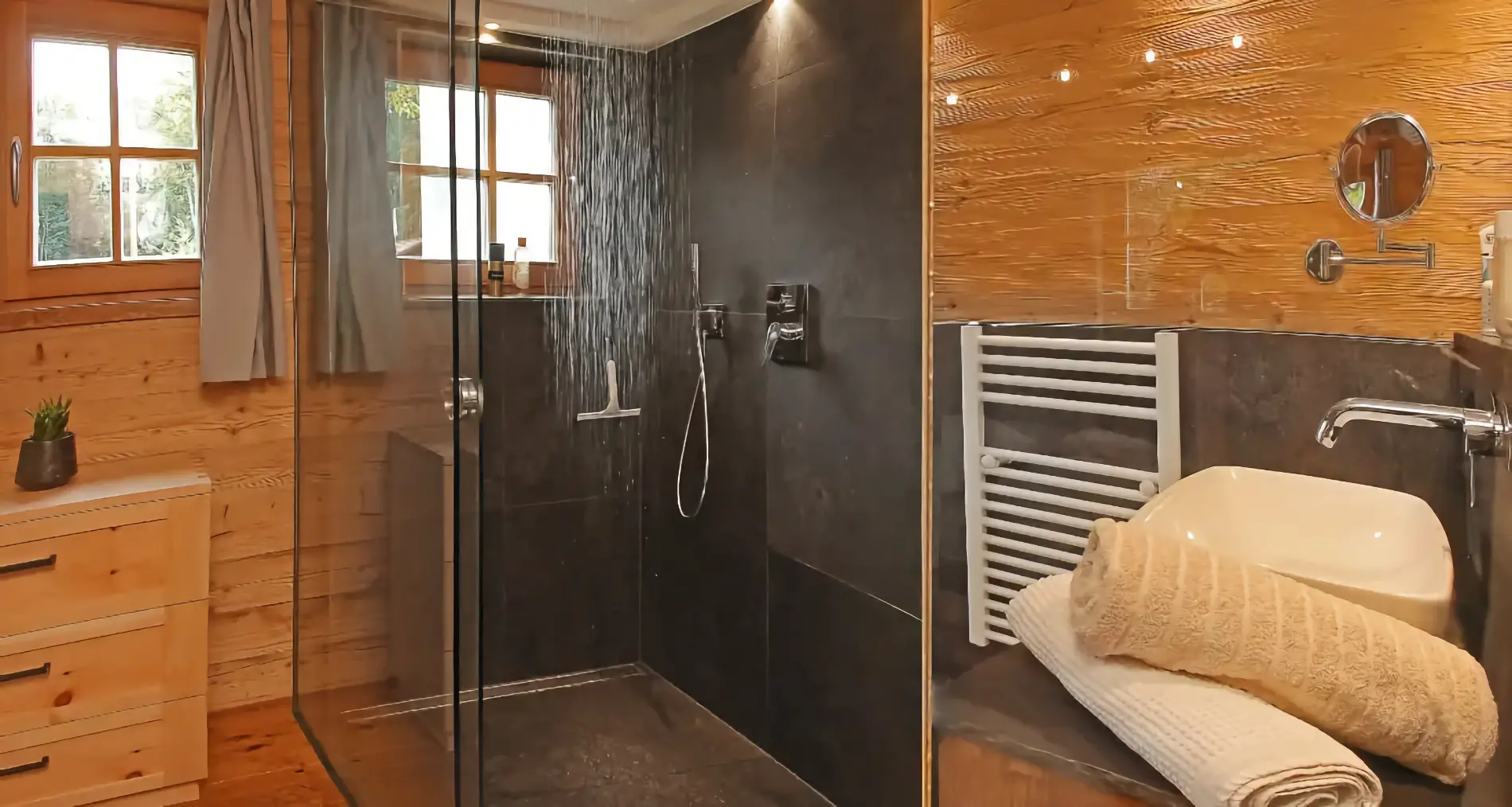 Das Alm-Chalet Chiemsee Bad mit Regendusche