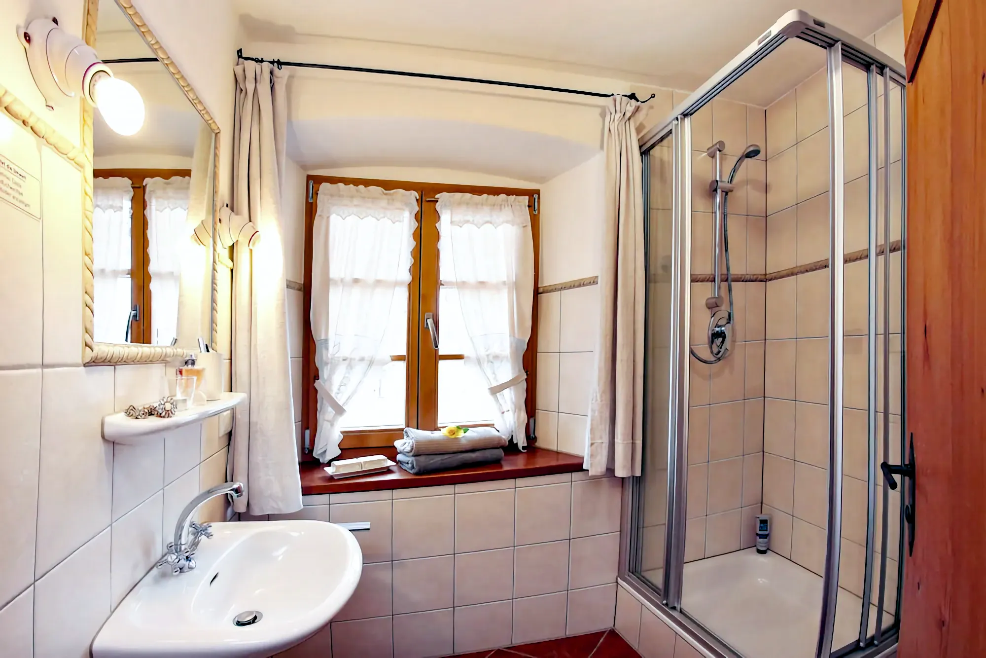 Zimmer Knechtkammer Bad 